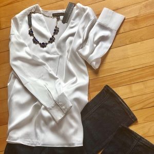 NWT Banana Republic white v neck blouse size M